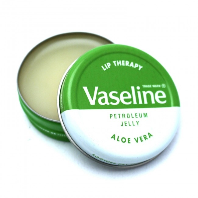 vaseline-lip-balm-lip-therapy-aloe-vera